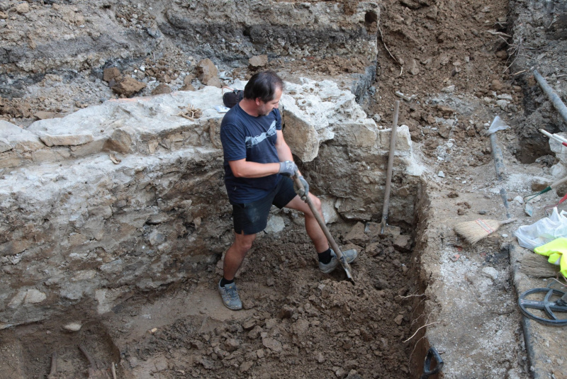 Novinky / Vzácna kaplnka aj nálezy z praveku: Pri Ružičkovom dome našli významné archeologické objavy - foto Novinky / Vzácna kaplnka aj nálezy z praveku: Pri Ružičkovom dome našli významné archeologické objavy - foto
